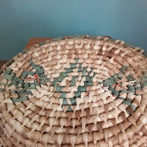 Vintage Woven Southwest Inspired Wicker Basket - Serving Dish - Centerpiece - Picture 2 of 5